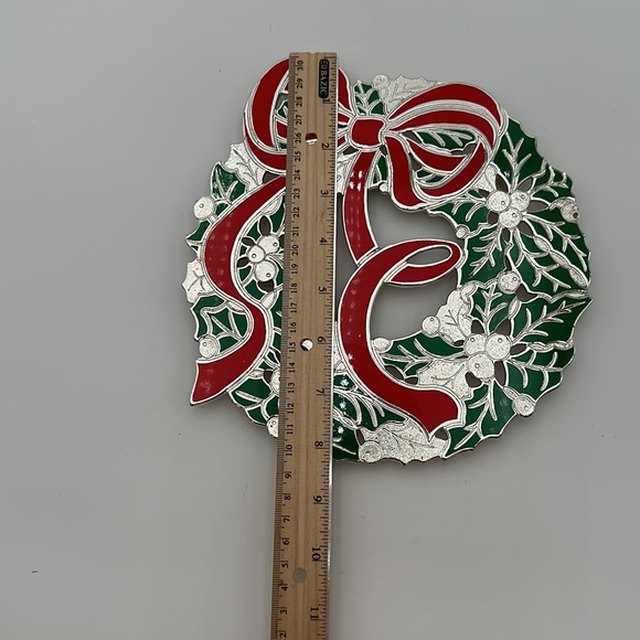 vintage christmas holly wreath metal trivet with red bow - Picture 15 of 16